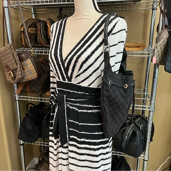 Vintage Gucci | Bamboo GG Black Monogram Shoulder Bag - Picture 4 of 16